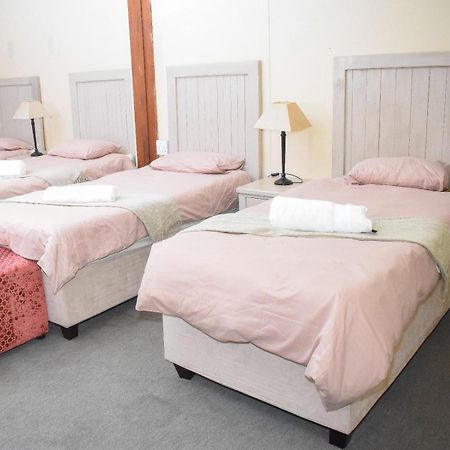 Sibahlenomhlambi Guesthouse Springs  Buitenkant foto