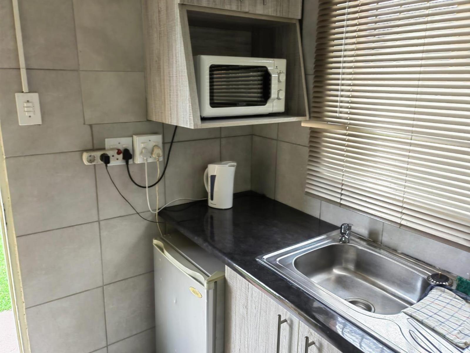Sibahlenomhlambi Guesthouse Springs  Kamer foto